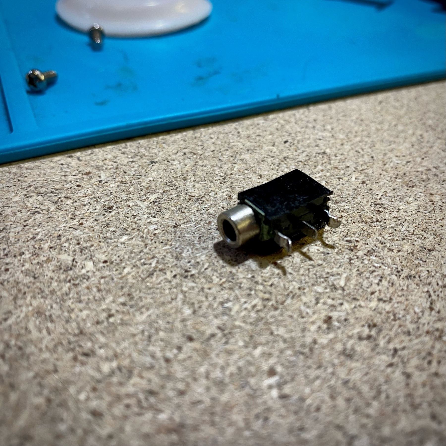 cracked stereo audio socket removed from SAM